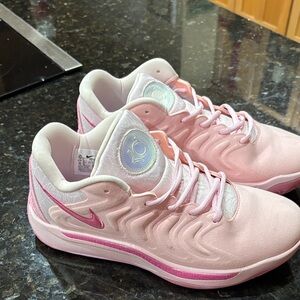 Nike Kd 17 Aunt Pearl Sneakers size 8.5/40